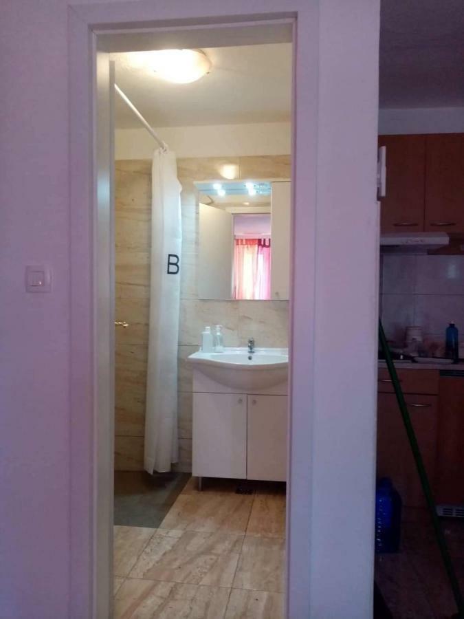 Apartments Luki โตรกีร์ ภายนอก รูปภาพ